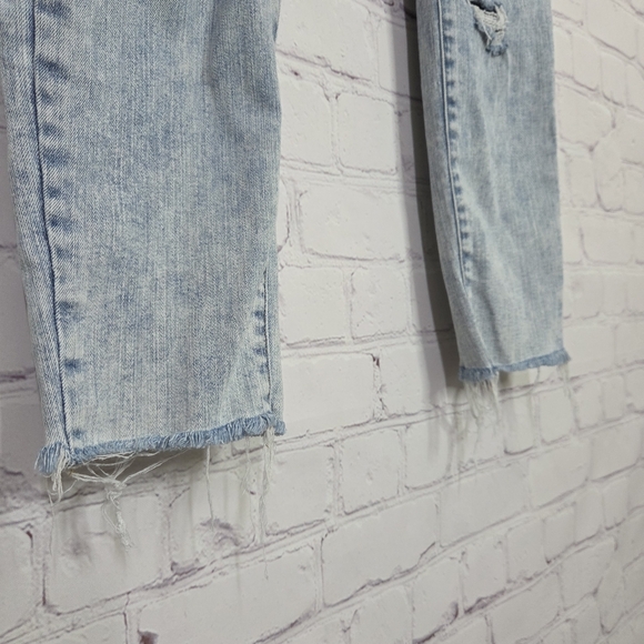 Good American Good Waist Crop Distressed Light Wash Cropped Jeans Frayed 18 - Picture 7 of 16